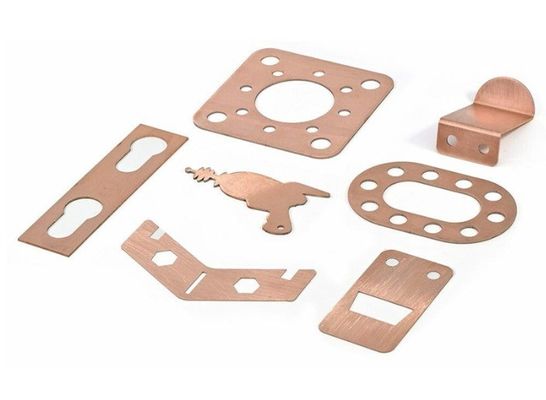 Machine à découper les métaux au laser de 6 kW avec servo-moteur Yaskawa et couvercle entièrement fermé