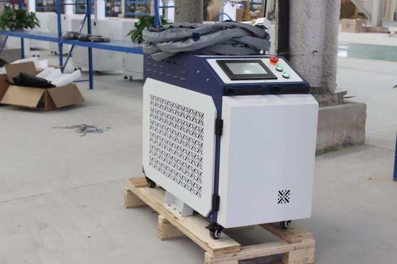 Raycus 1500W 2000W 3000W machine de soudage laser portative avec système de commande convivial