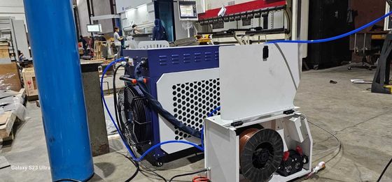 Raycus 1500W 2000W 3000W machine de soudage laser portative avec système de commande convivial