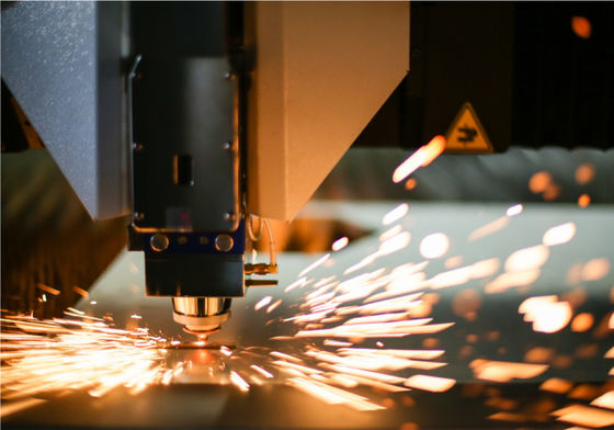 Coupe Raylaser Table unique 2000W 3000W 6000W Machine de découpe laser à fibre de tôle