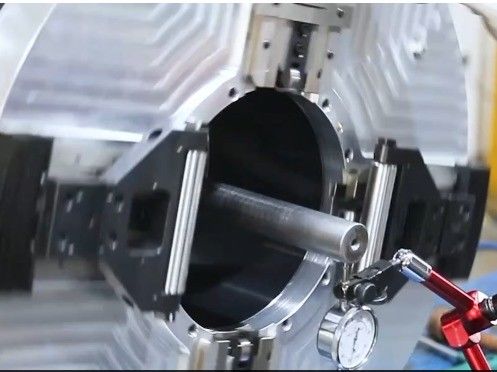 Machine de découpe laser à fibres de 8m 12m pour petits tuyaux et tubes