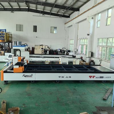 Machine de découpe laser à fibre 3015 pour l'entretien de tôles métalliques de haute précision